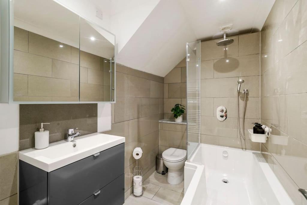 Modern 2 Bedroom Apartment In The Heart Of London Eksteriør billede